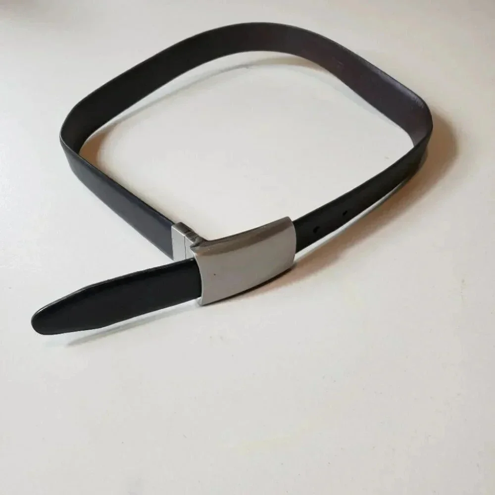 Black leather belt w/ brushed silver buckle‎ W32
